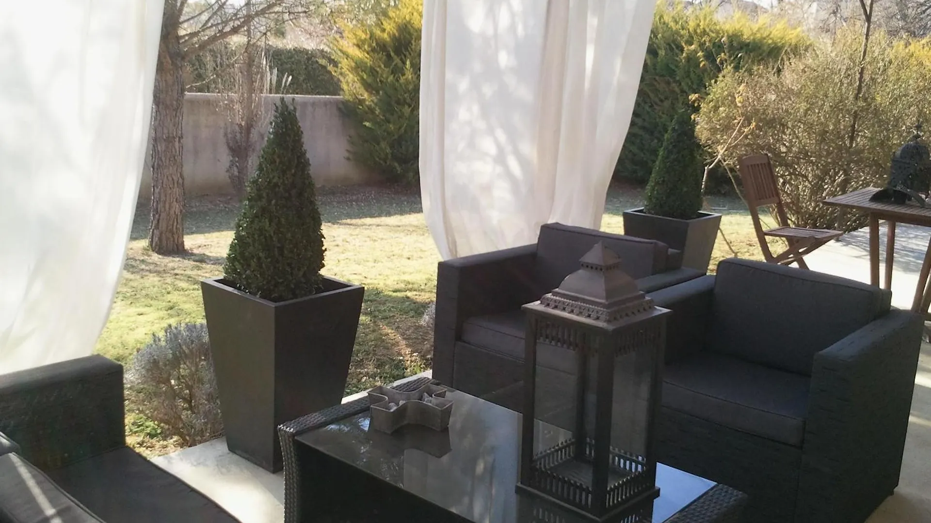Les Chambres D'Hotes De La Ferrage La Tour-d'Aigues Guest house