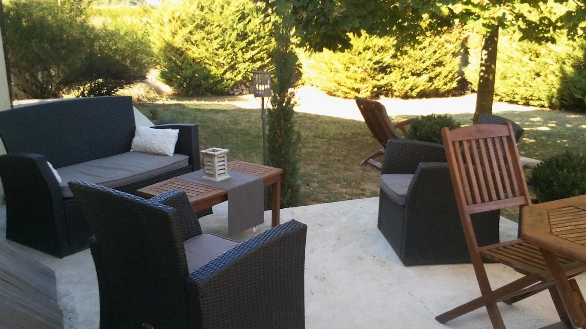 Guest house Les Chambres D'Hotes De La Ferrage La Tour-d'Aigues