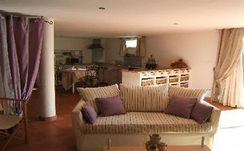 Les Chambres D'Hotes De La Ferrage La Tour-d'Aigues