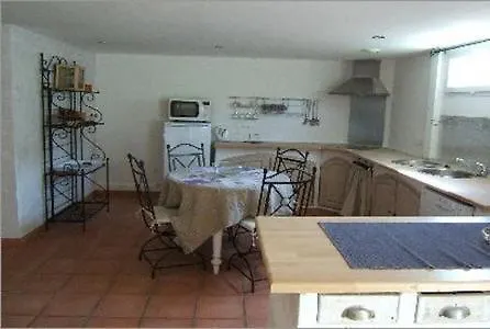 Les Chambres D'Hotes De La Ferrage La Tour-dʼAigues 0*,