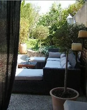 Guest house Les Chambres D'Hotes De La Ferrage La Tour-d'Aigues