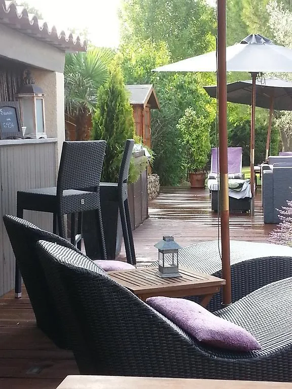 Les Chambres D'Hotes De La Ferrage La Tour-d'Aigues Guest house